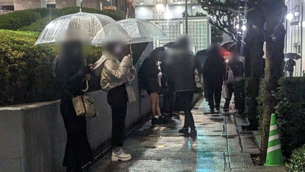 「How much?」問價聲充斥新宿大久保公園：站街少女性工作者轉攻外國遊客市場因「錢較好騙」