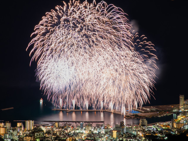 日本冬季花火大會2024-2025時間表｜在浪漫燈飾下賞煙花！北海道／東京／九州｜持續更新